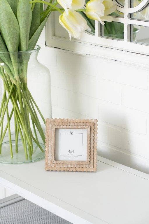 Wood Photo Frame Scallop: (4x4) NATURAL