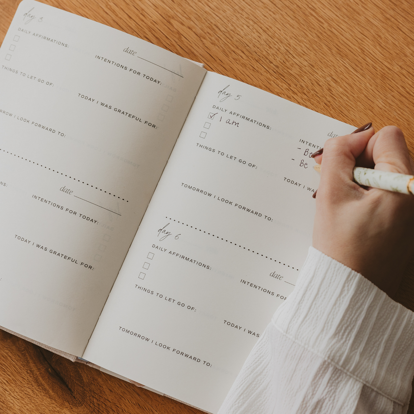 Journal: Gratitude Journal - Daily Prompted Journal