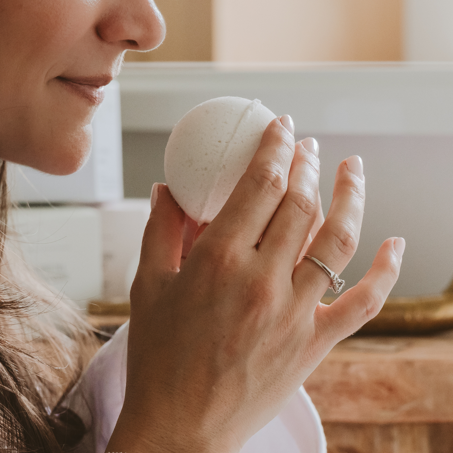Bath Bomb: White Tea and Jasmine 4.6 oz Bath Bomb