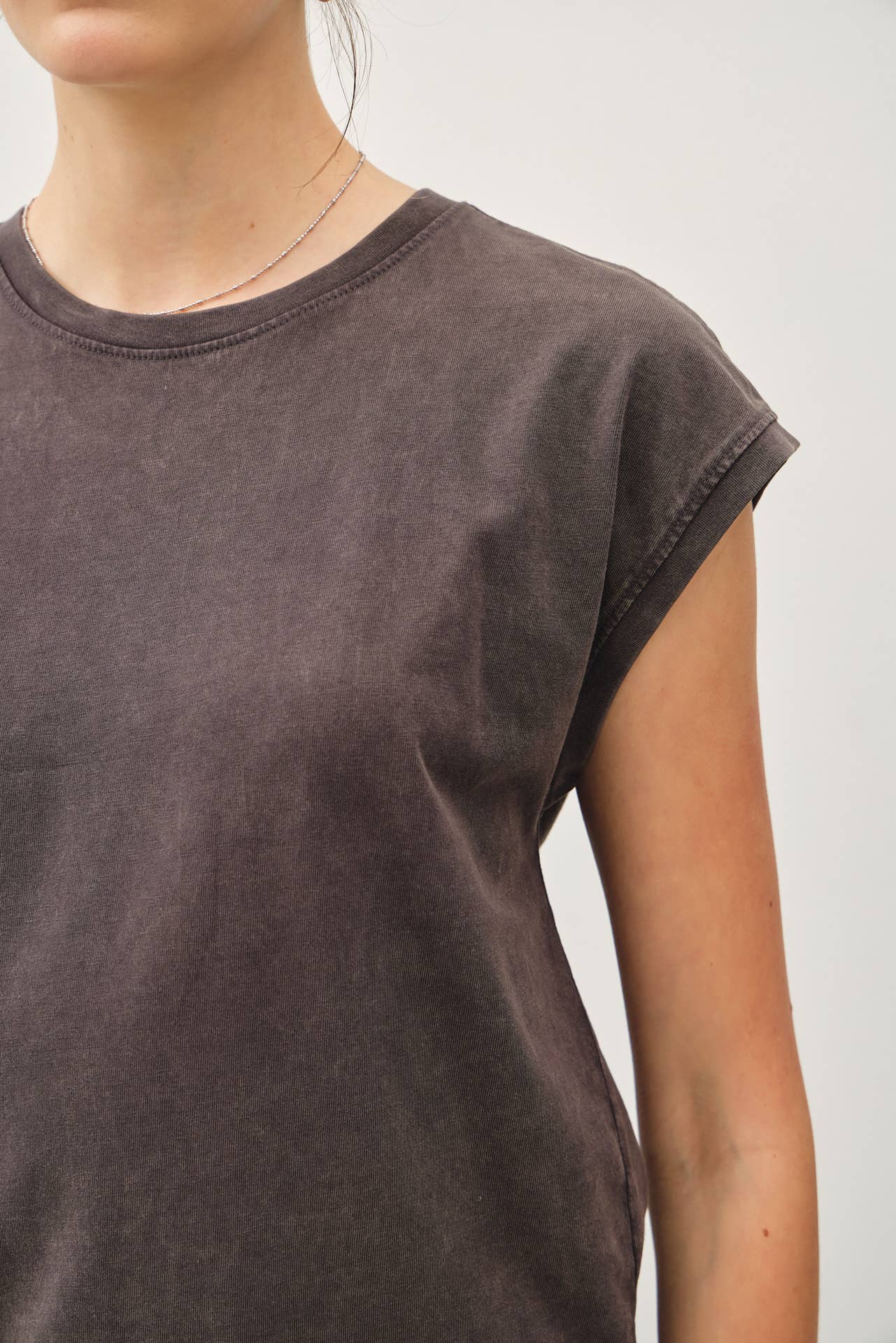 Basic Acid Washed Capped Sleeve Tee: GREY