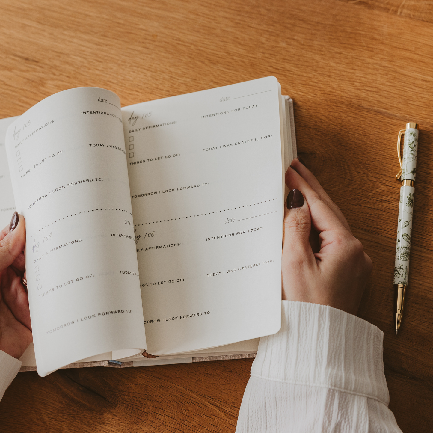 Journal: Gratitude Journal - Daily Prompted Journal