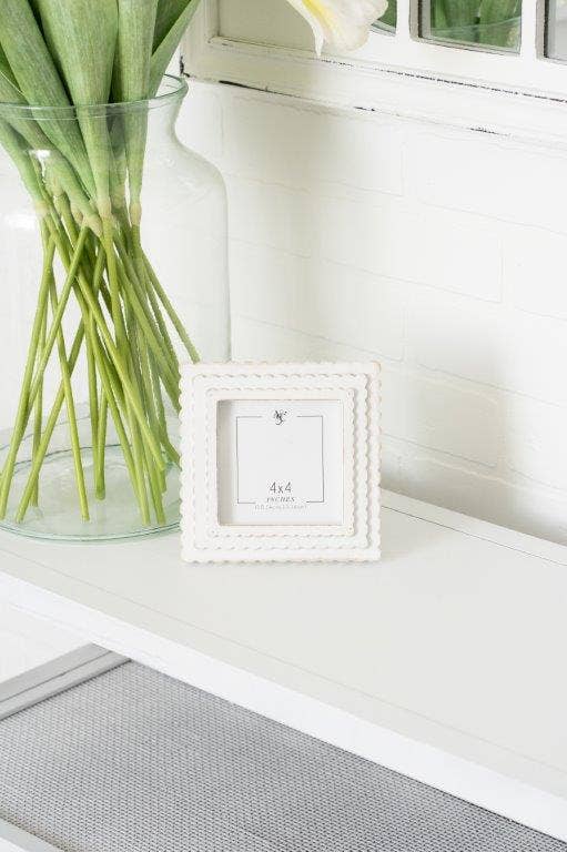 Wood Frame Photo Frame Scallop (4x4): WHITE
