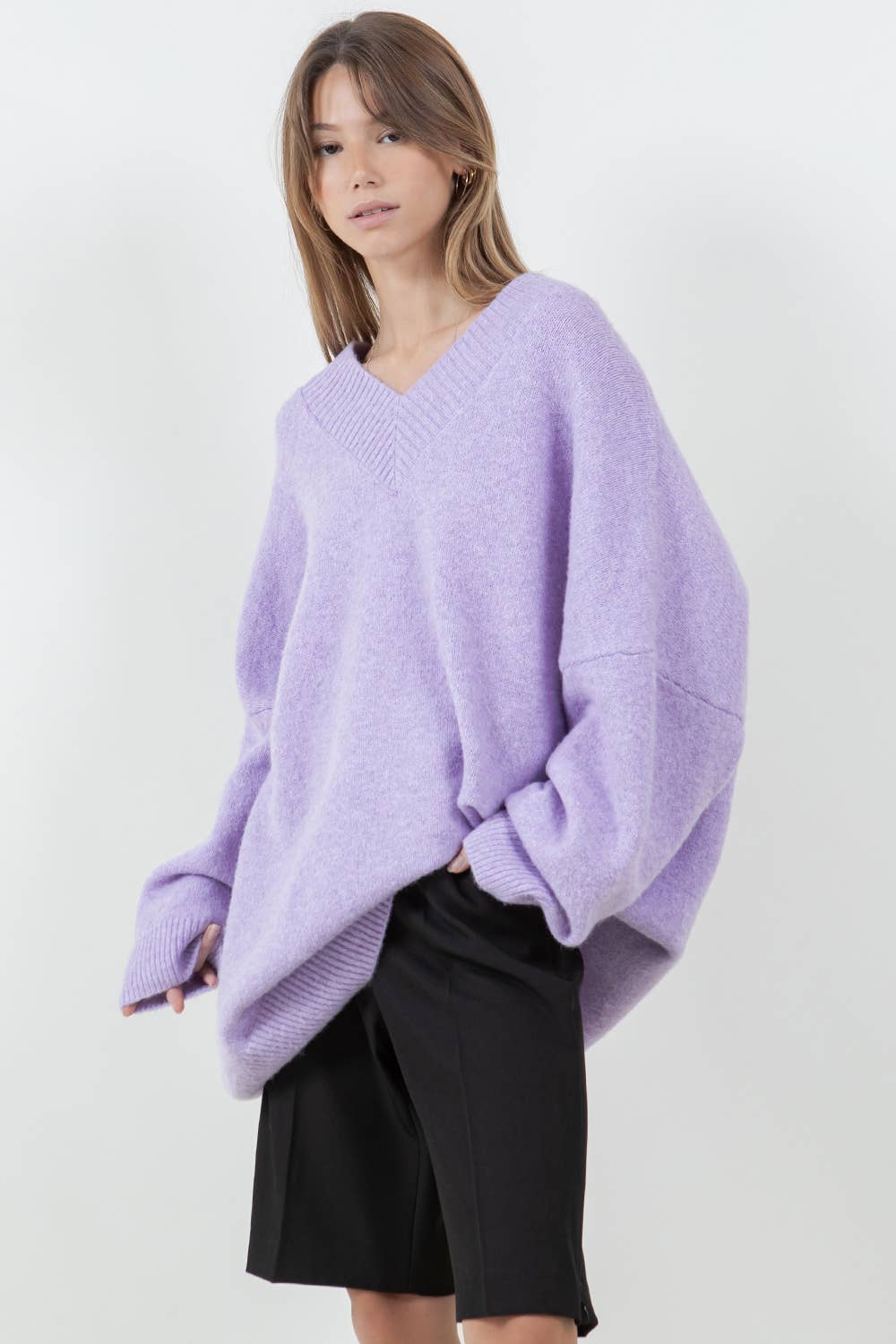 30% OFF- Oversized V-Neck Fuzzy Knitdown Sweater: LAVENDER