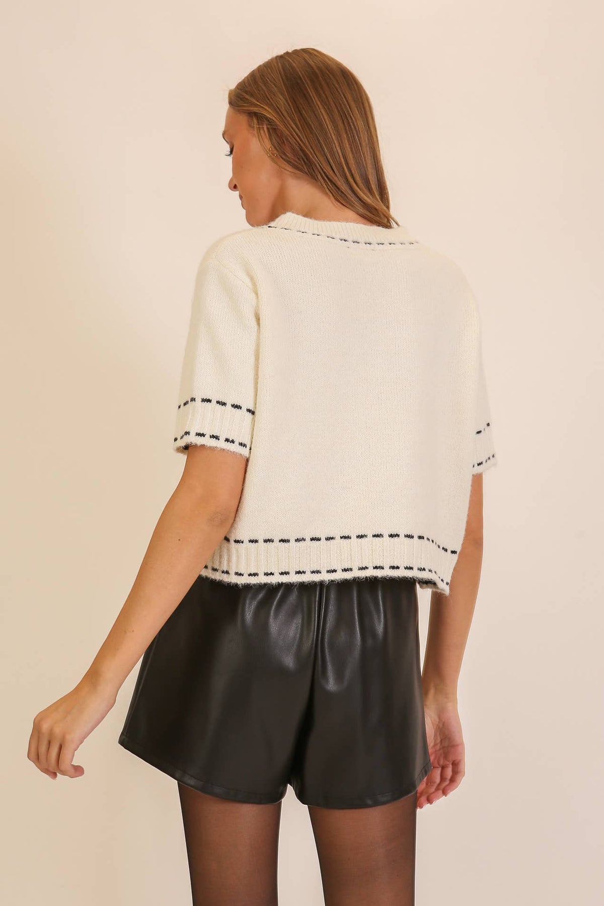Lumiere - Contrast Stitch Soft Knit Short Sleeve Sweater Top: Cream/Black / S