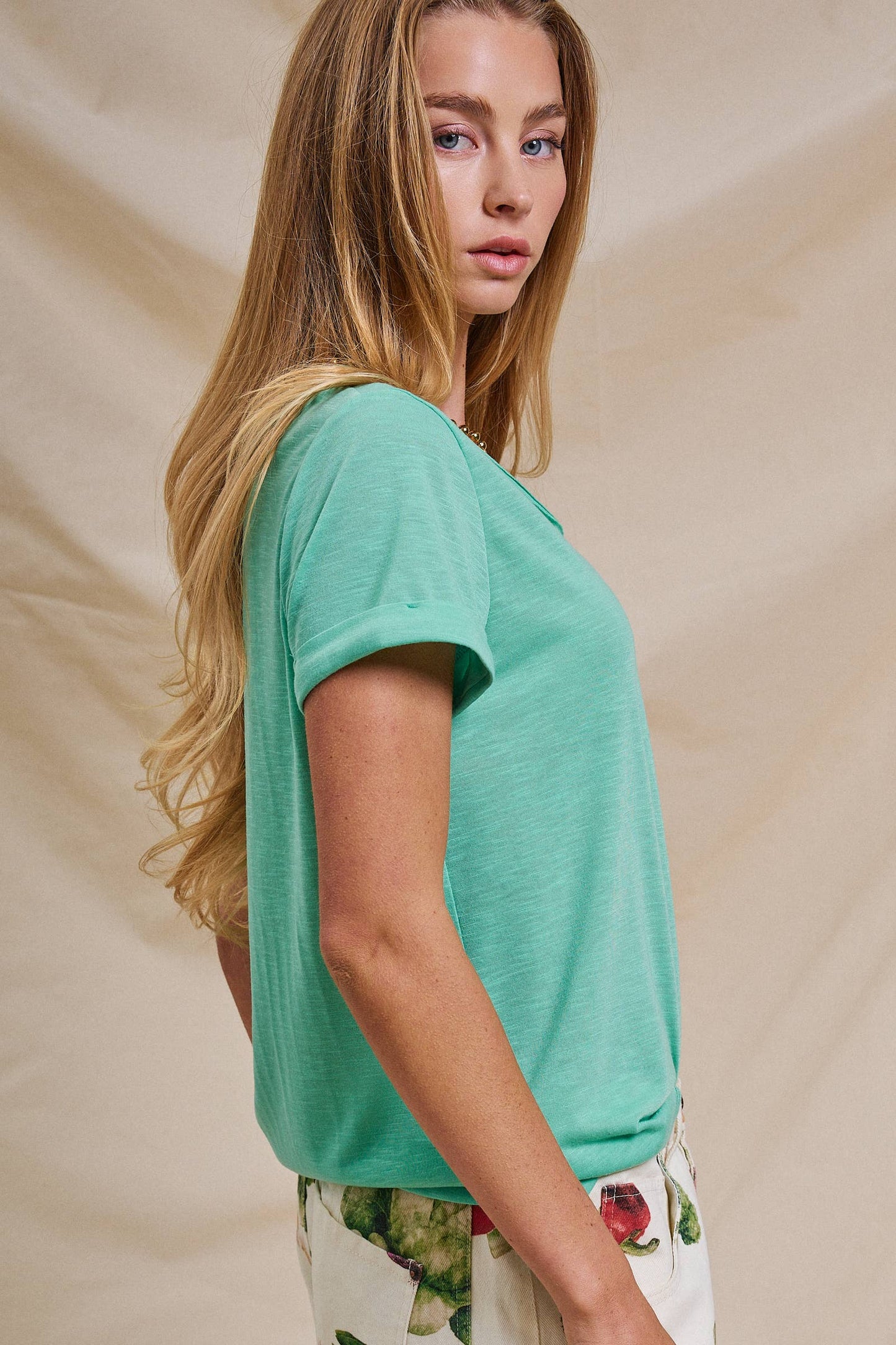 Urban Daizy - Rolled Sleeve V-Neck Pocket Tee: IVORY / S-2/M-2/L-2
