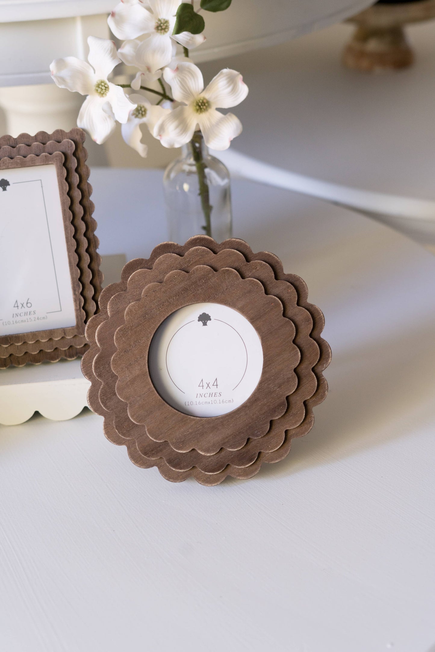 Devanie At Home - Wood scallop 4x4 photo frame (ROUND) espresso - 17035