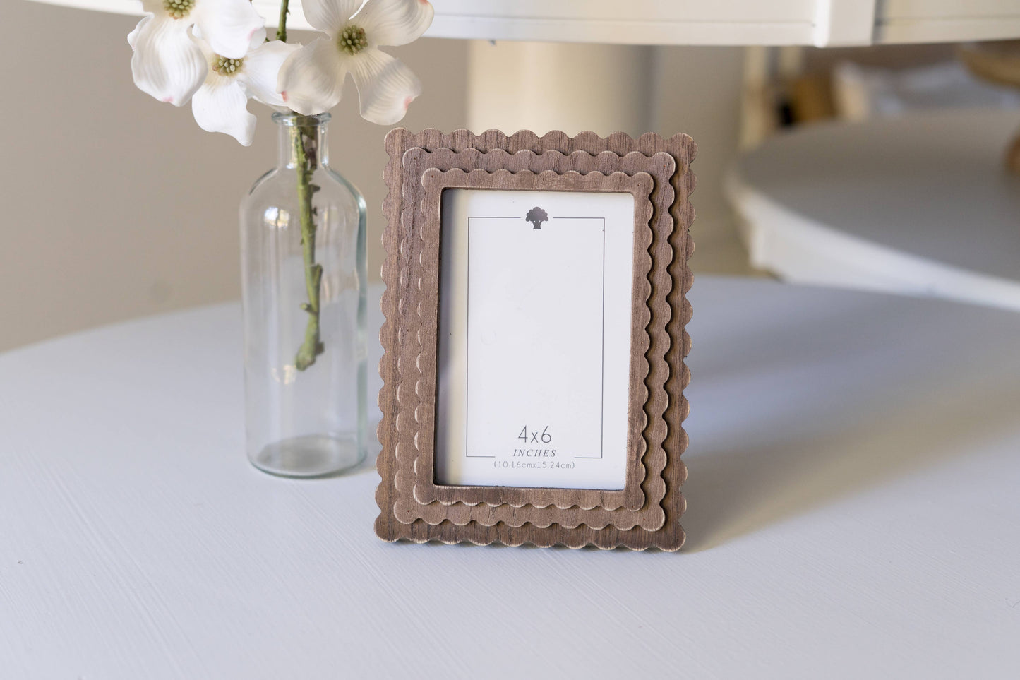 Devanie At Home - Wood scallop photo frame for 4x6 pic, espresso - 17025