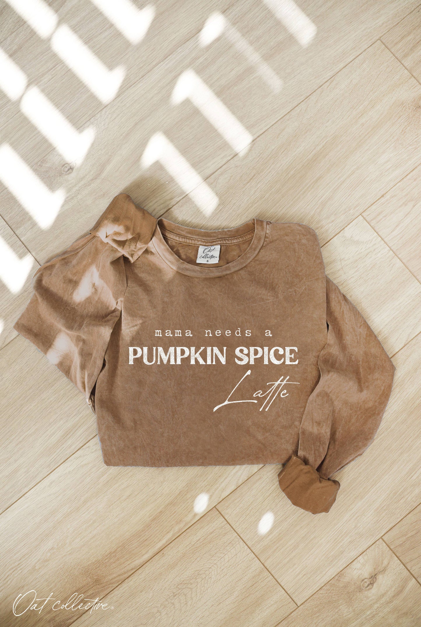 MAMA NEEDS A PUMPKIN  Mineral Washed Long Sleeve Graphic : CREAM