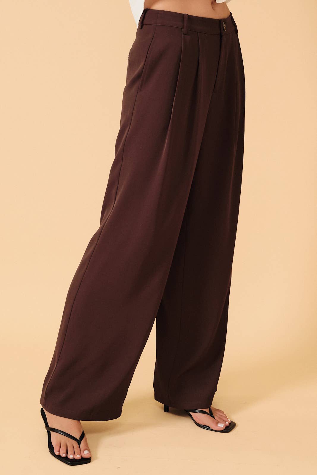 Sunday Edition by LE LIS - HIGH WAIST WIDE LEG PLEATED TROUSERS: ESPRESSO / M