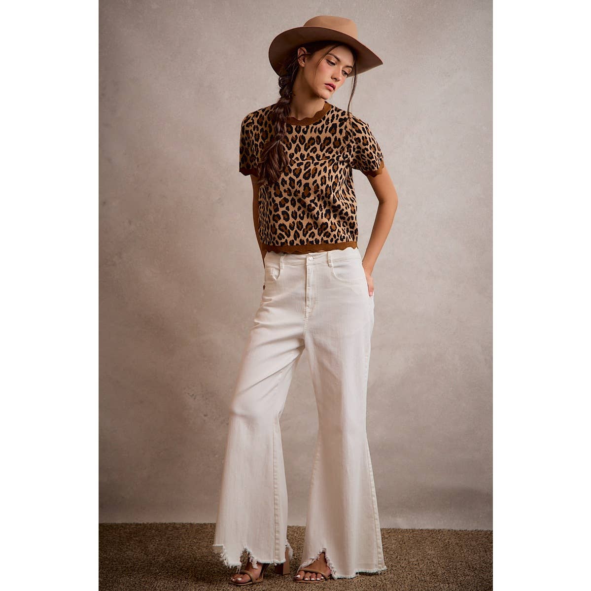 So Me - LEOPARD PRINT SHORT SLEEVES SCALLOP RIB KNIT: LEOPARD/BROWN / S