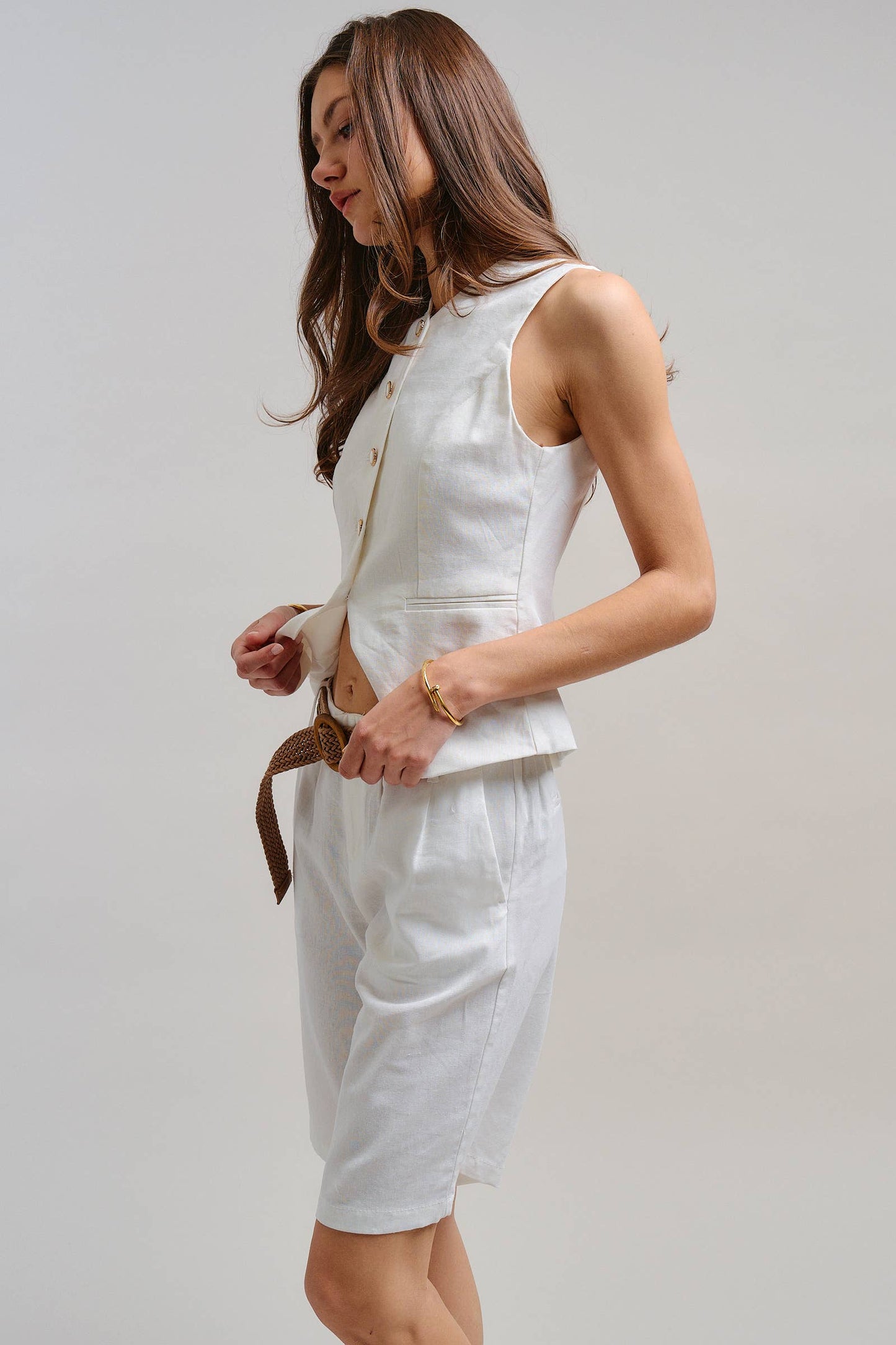 Linen Blend Belted Bermuda Shorts: WHITE