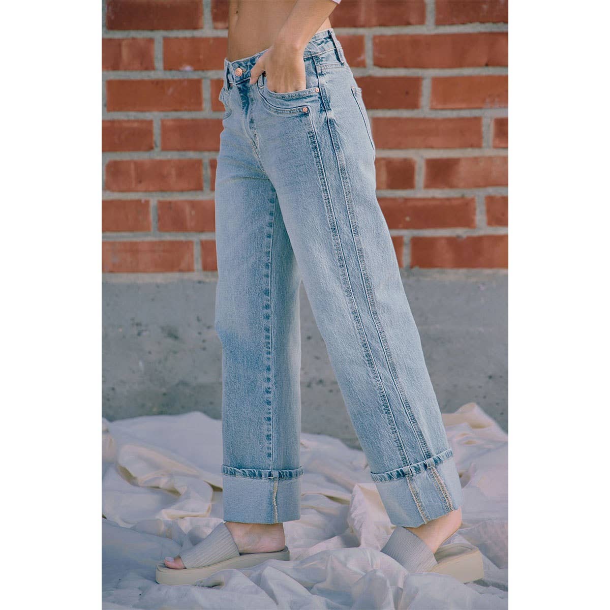 BiBi - VINTAGE WASHED STRAIGHT JEANS WITH SIDE STITCH DETAIL: WASHED DENIM / L