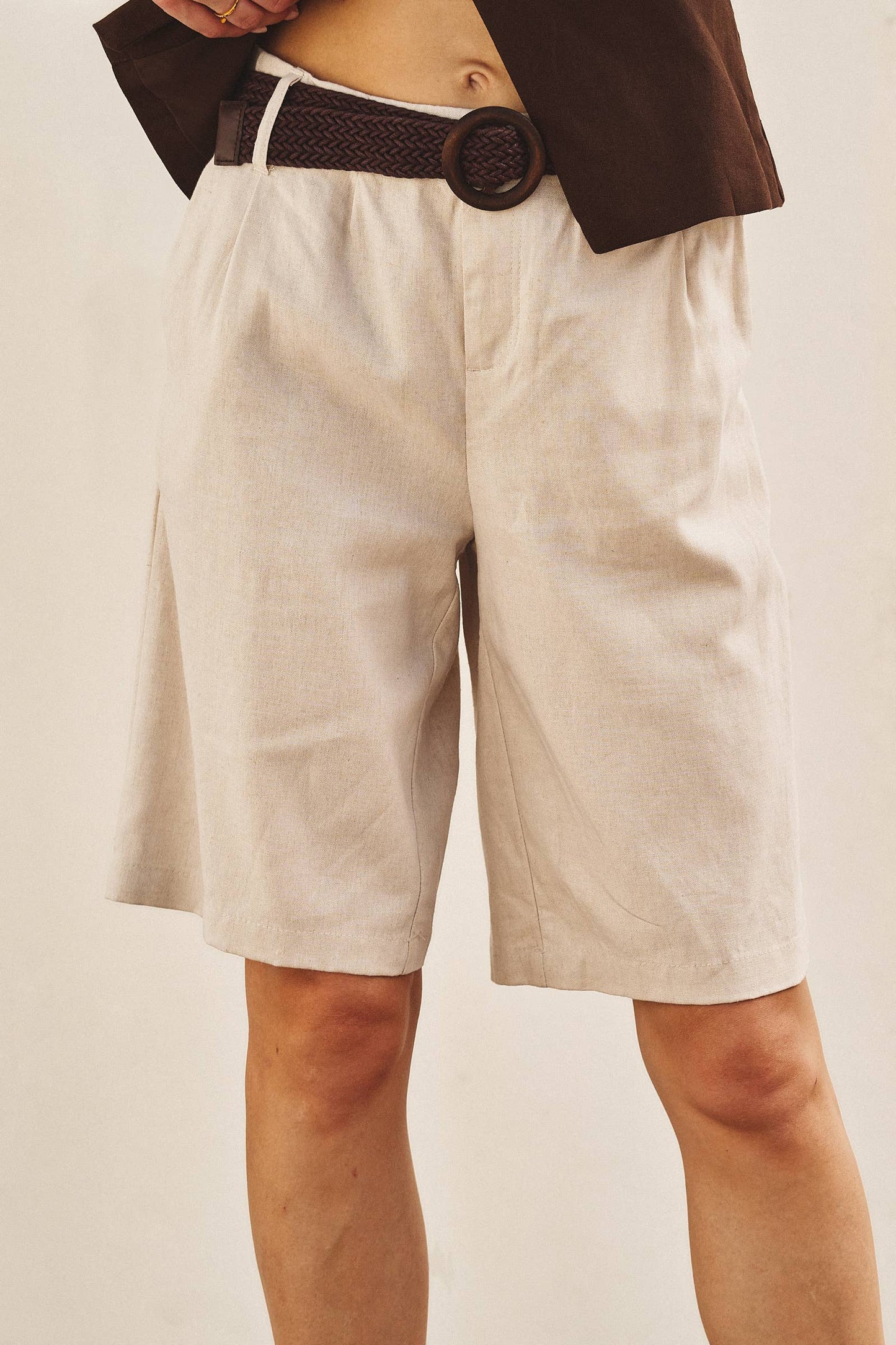 Linen Blend Belted Bermuda Shorts: WHITE