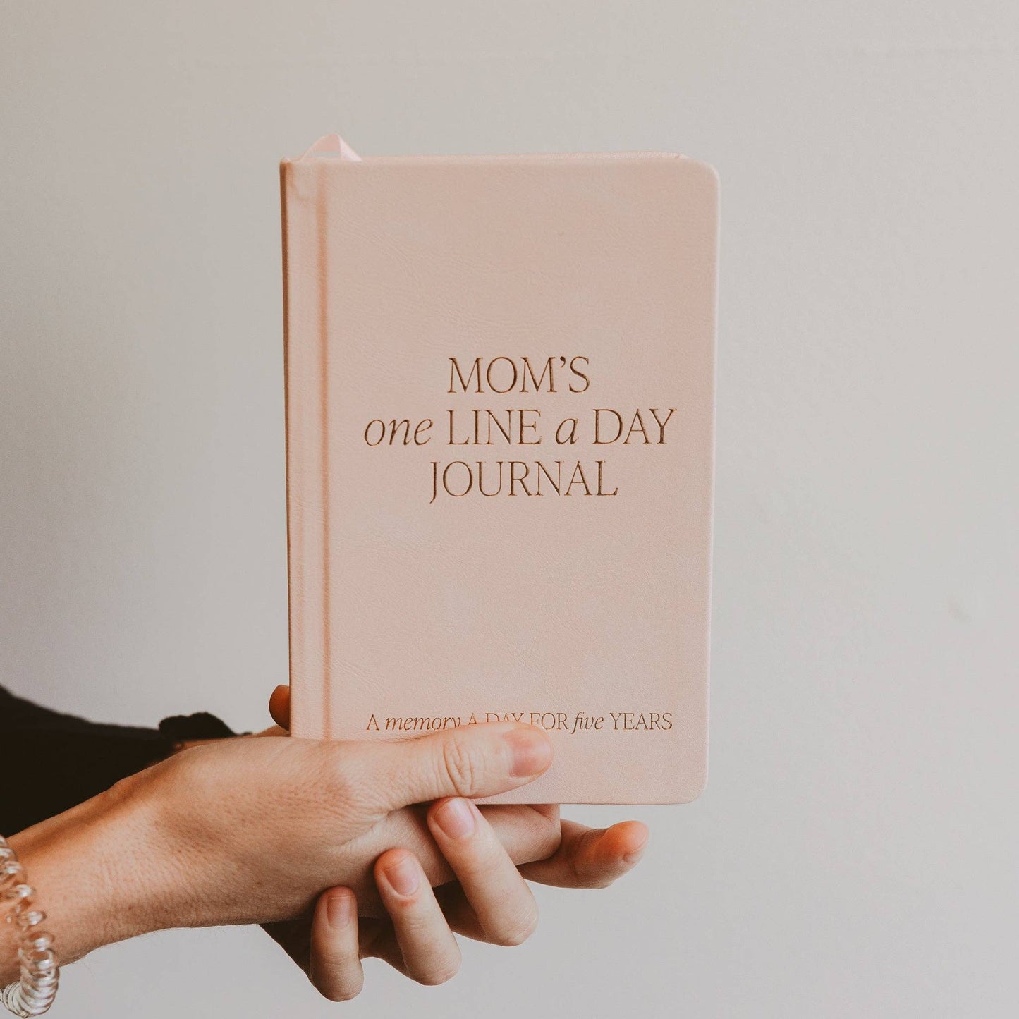 Journal: MOM'S ONE LINE A DAY Leather Journal