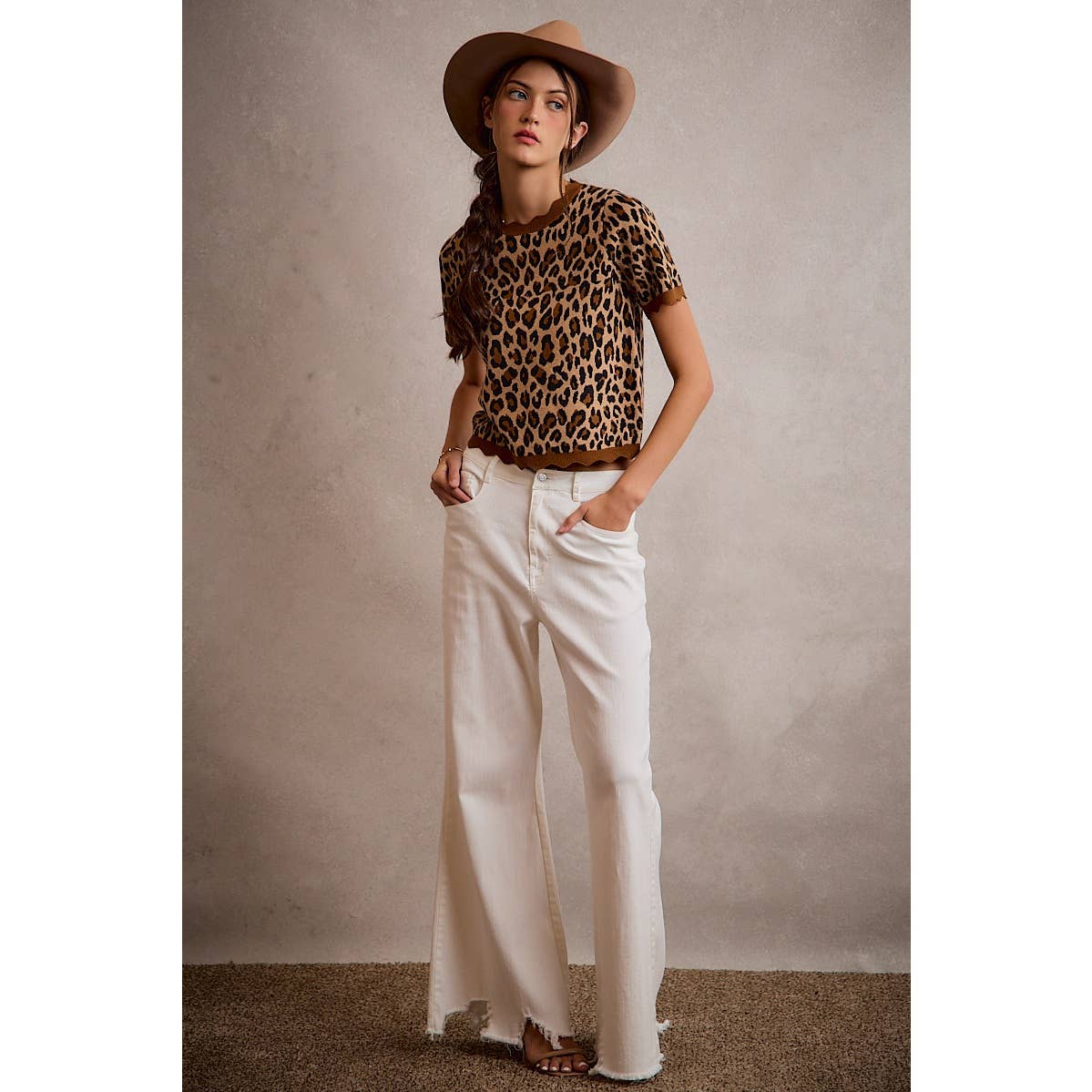 So Me - LEOPARD PRINT SHORT SLEEVES SCALLOP RIB KNIT: LEOPARD/BROWN / L