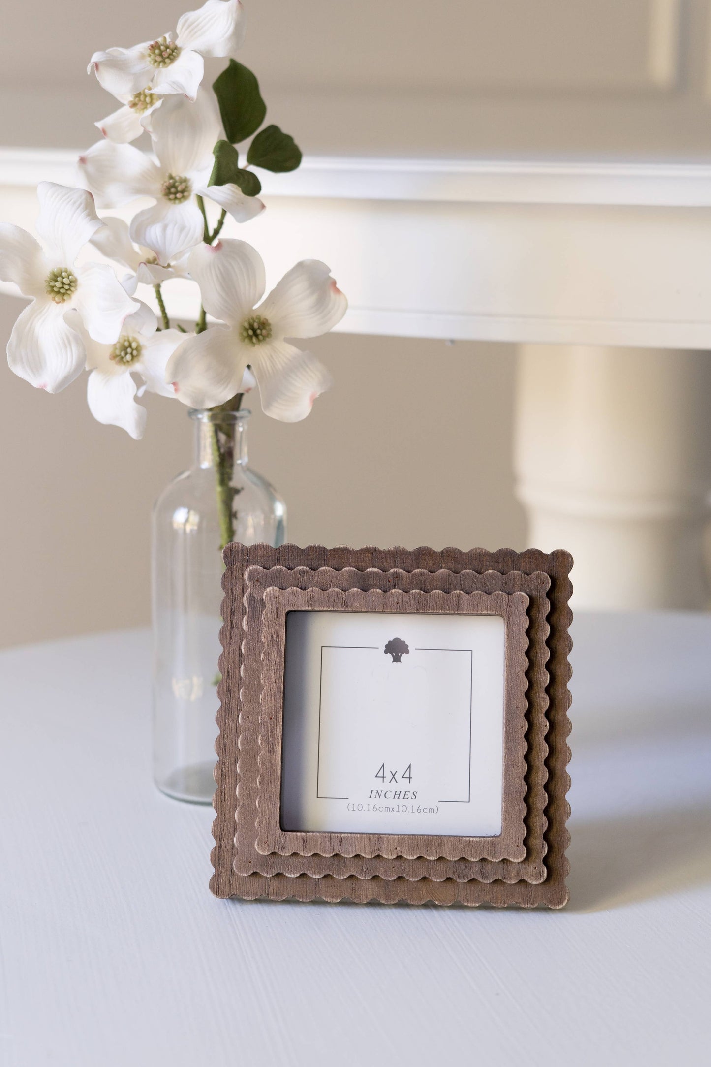 Devanie At Home - Wood scallop photo frame for 4x4 pic, espresso - 17020