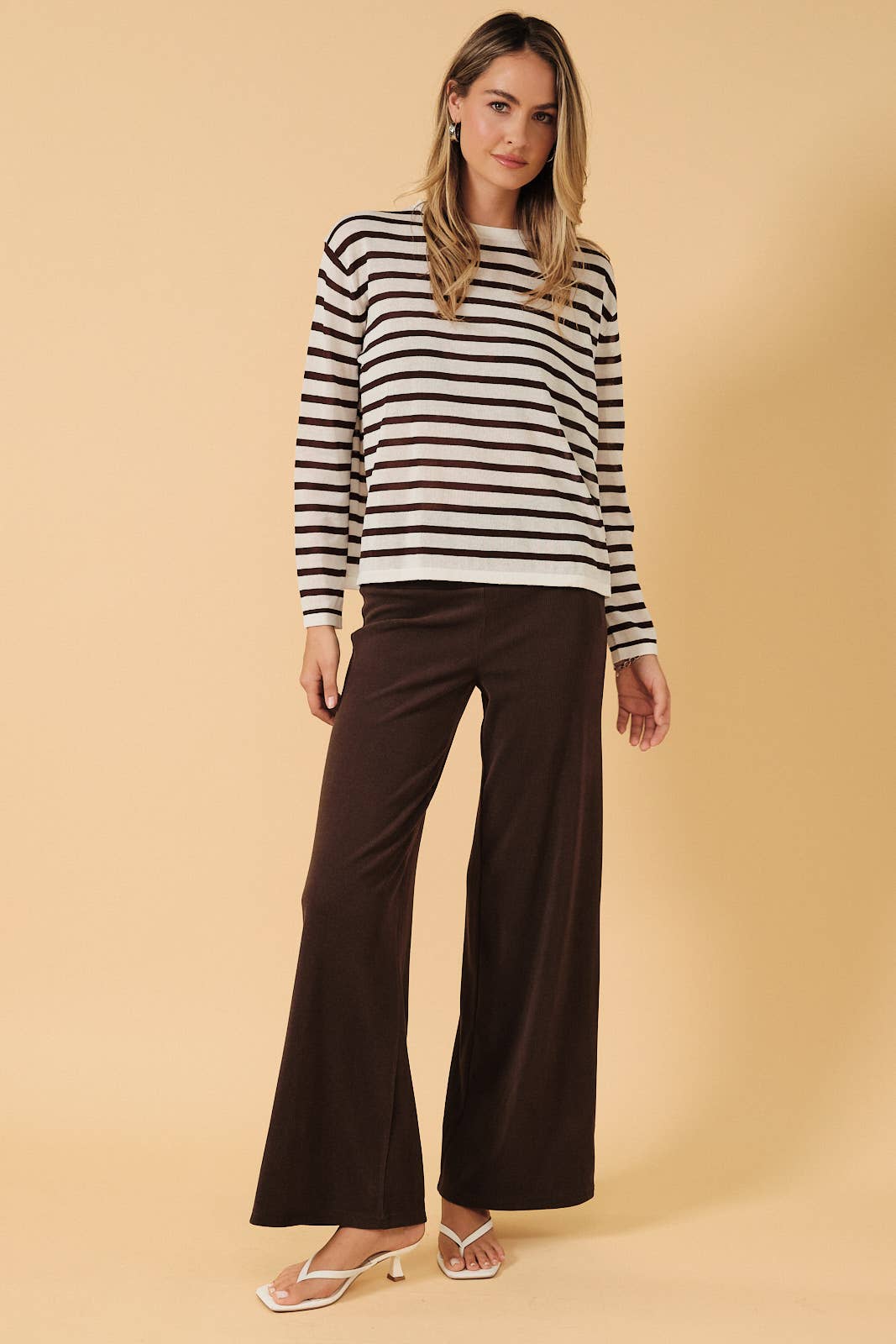 Sunday Edition by LE LIS - ROUND NECK LONG SLEEVE LT WEIGHT STRIPE SWEATER: WHITE-BROWN STRIPE / S