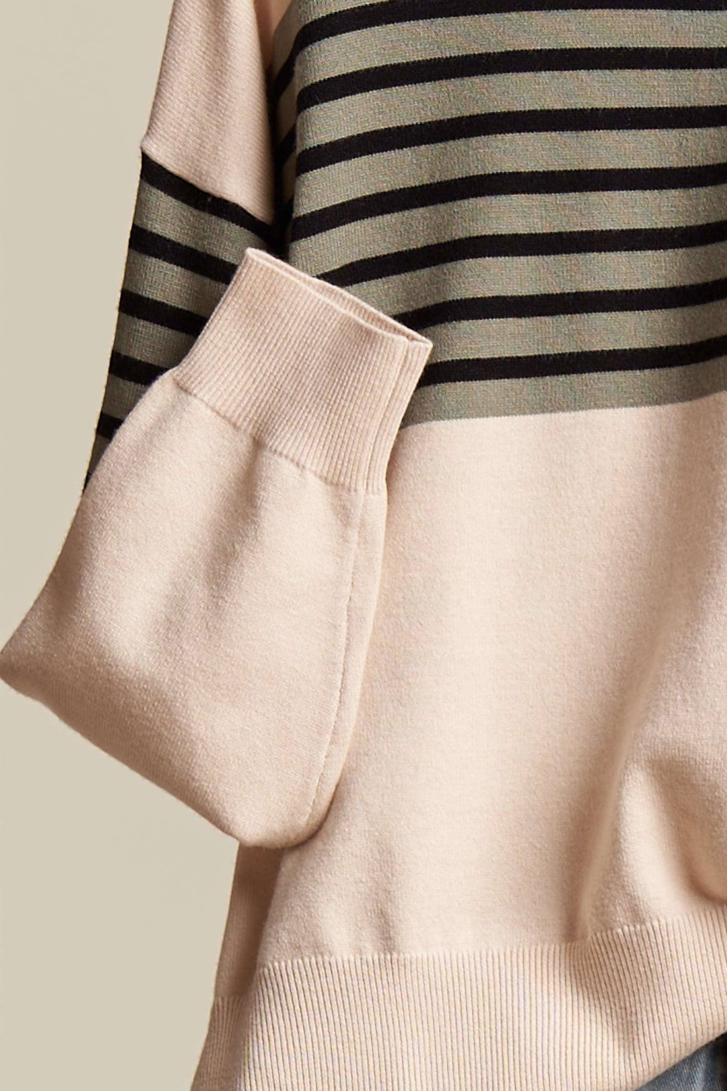 Color Block Round Neck Knit Sweater: Beige