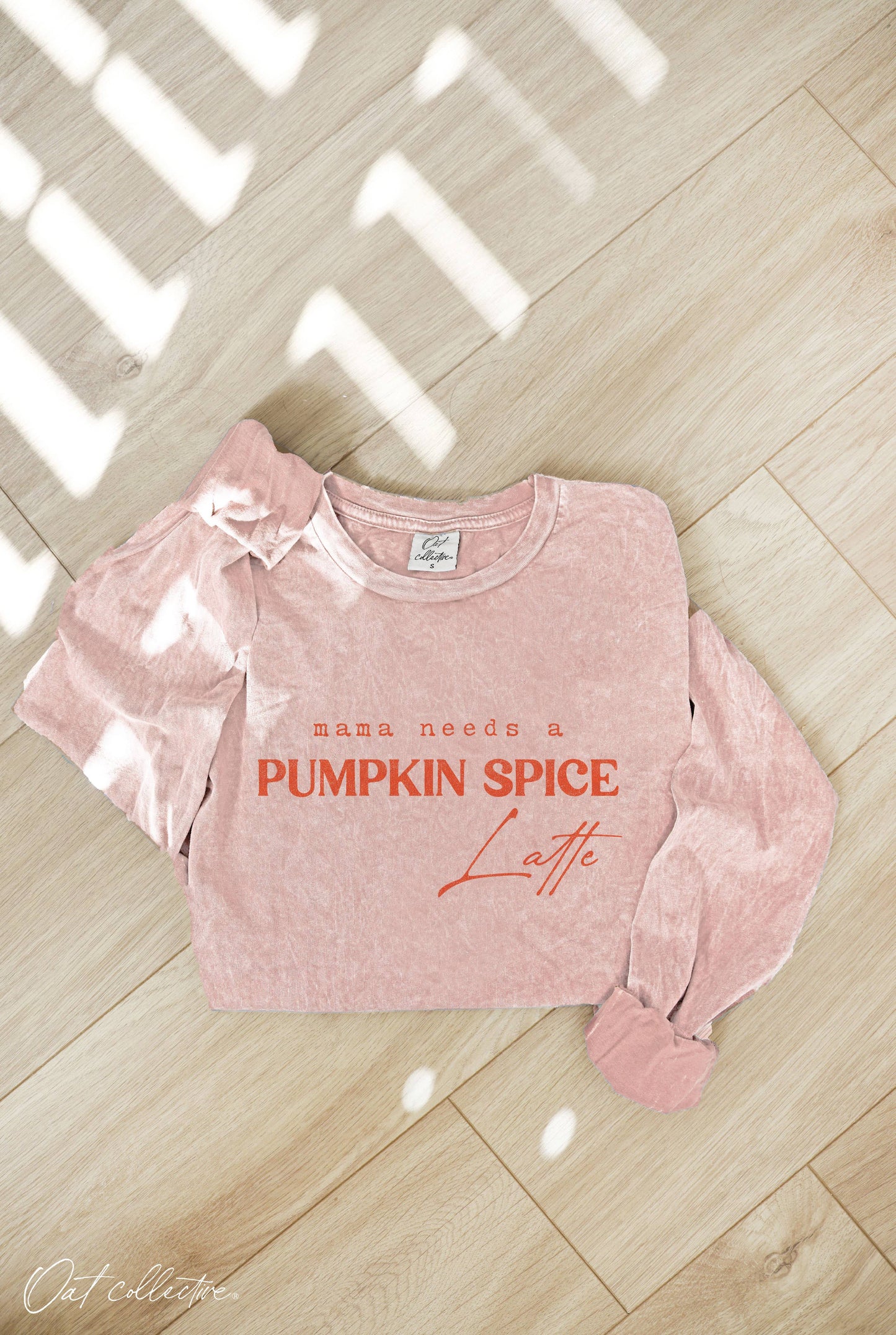 MAMA NEEDS A PUMPKIN  Mineral Washed Long Sleeve Graphic : CREAM