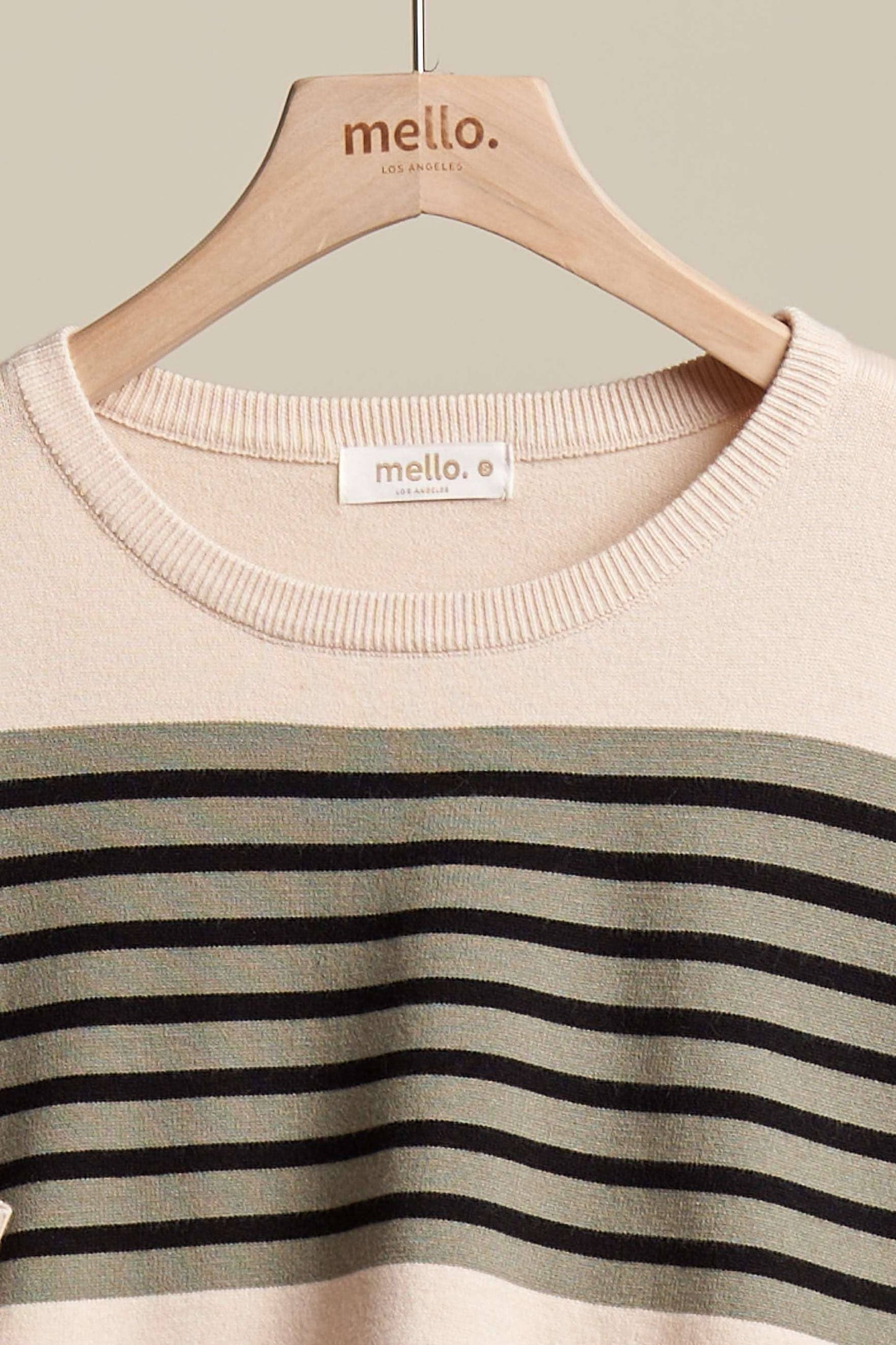 Color Block Round Neck Knit Sweater: Beige