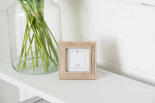 Wood Photo Frame Scallop: (4x4) NATURAL