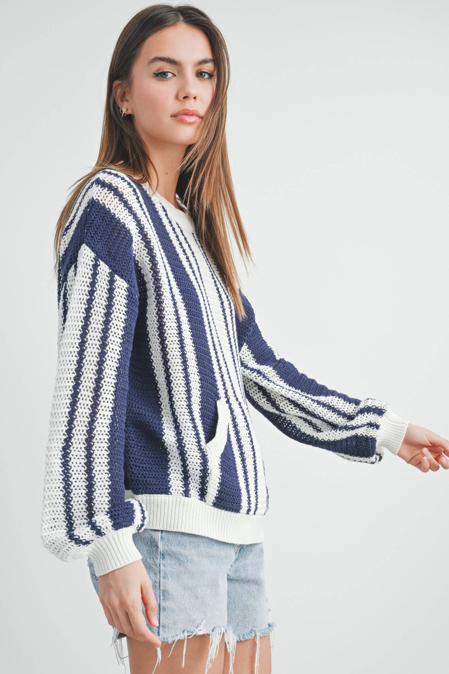 Drop Shoulder Striped Pattern Sweater: IVORY / NAVY