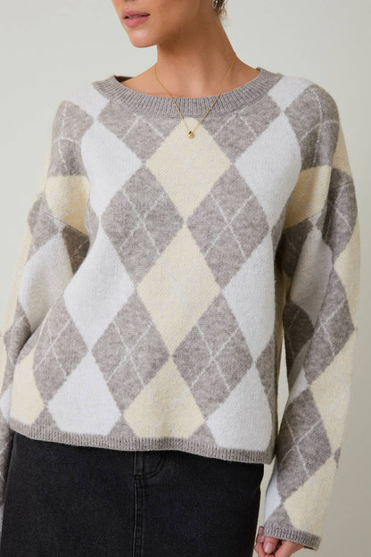 Round Neck Argyle Pattern Sweater: WHITE-H GREY