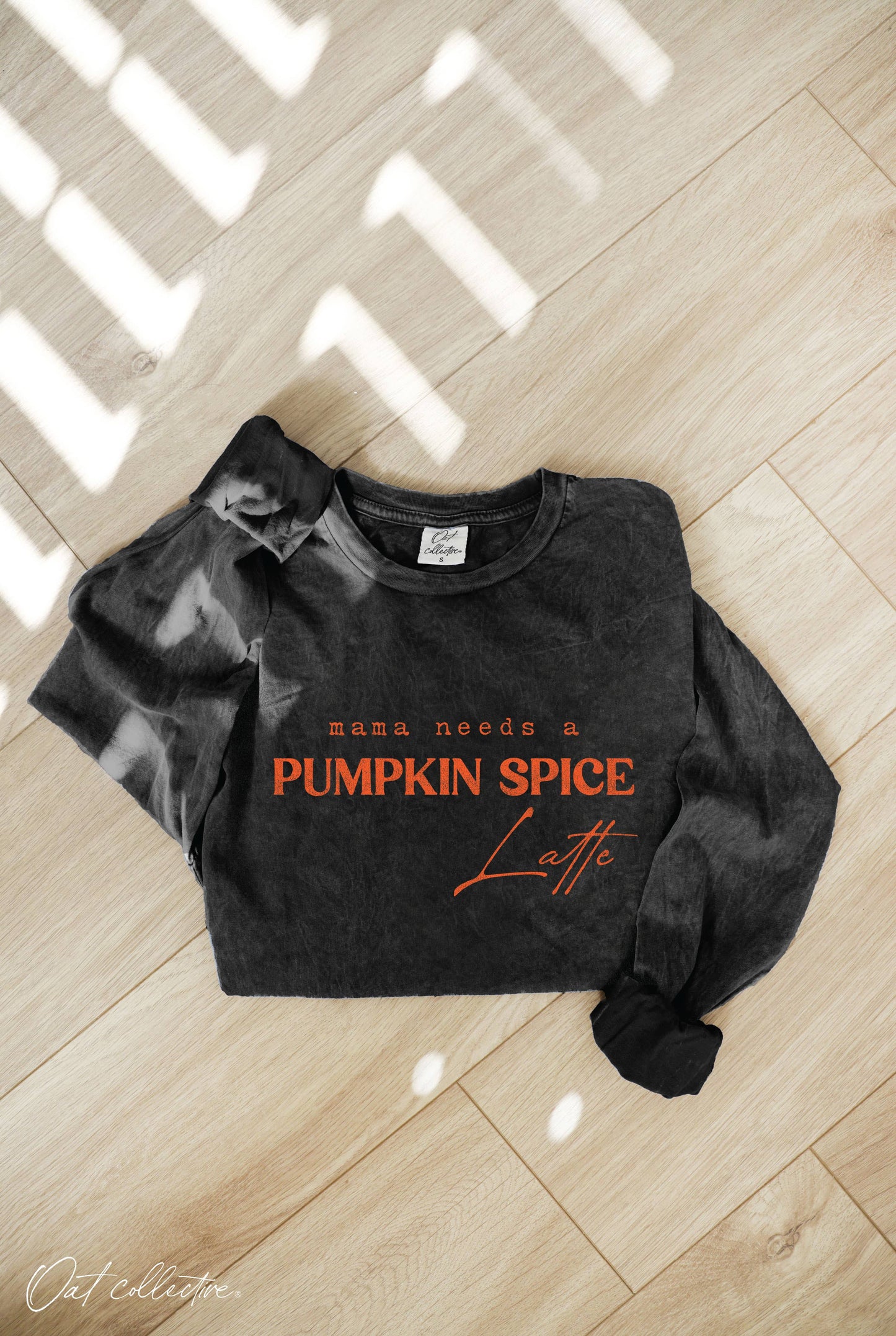 MAMA NEEDS A PUMPKIN  Mineral Washed Long Sleeve Graphic : CREAM