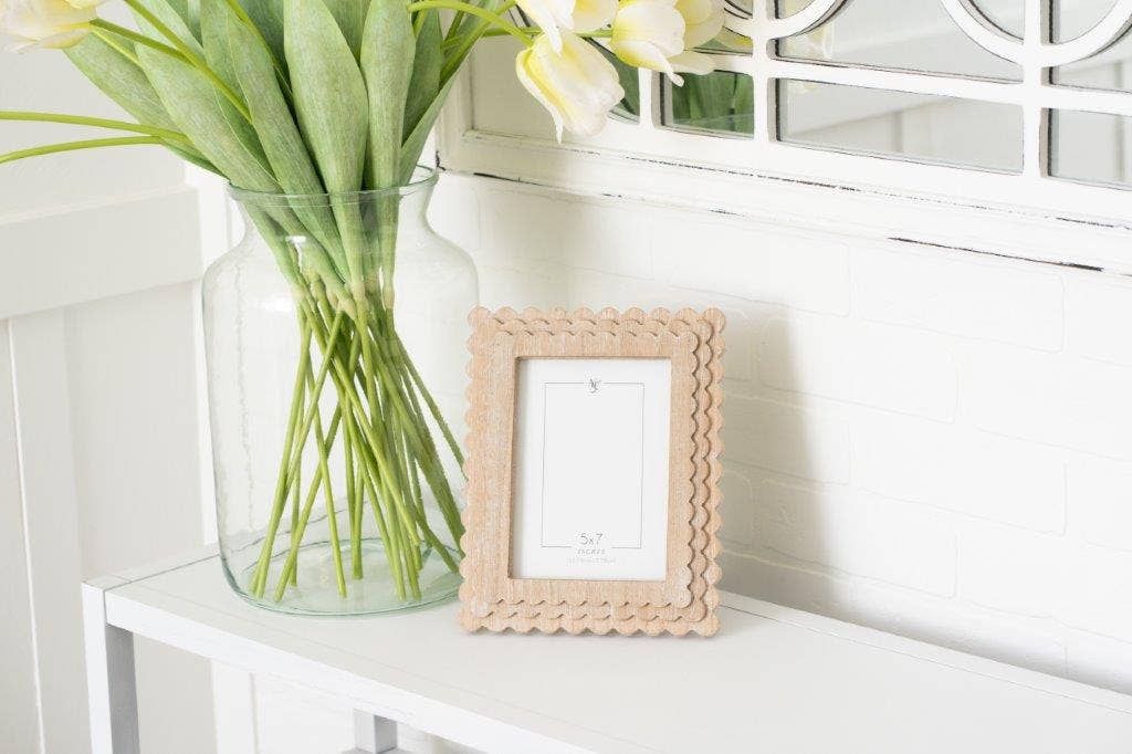 Devanie At Home - Wood photo frame SCALLOP for 5x7 pic, natural - 17028